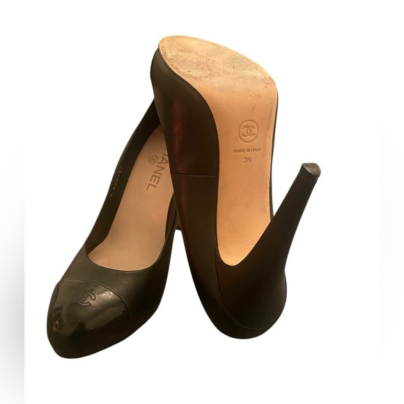 AUTHENTIC Chanel Black Leather Cap Toe Pumps - Size 39 (US 8.5/9) - Picture 2 of 11